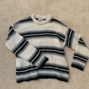 URBAN OUTFITTERS SWEATER